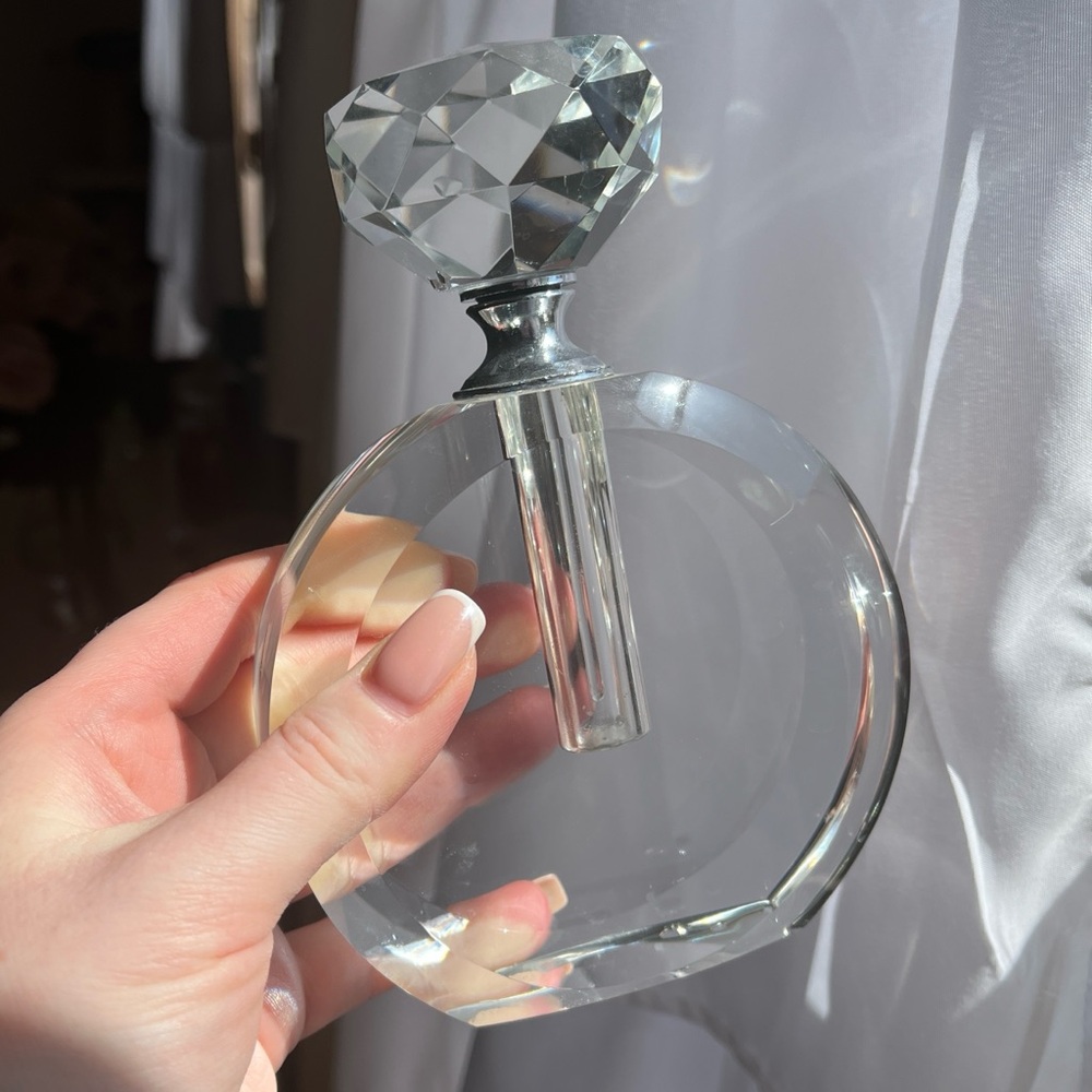NWT 🤍Clear Crystal Round Perfume Bottle🤍